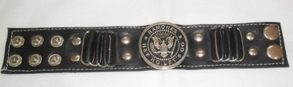 Braceletes de Couro com logos de Bandas